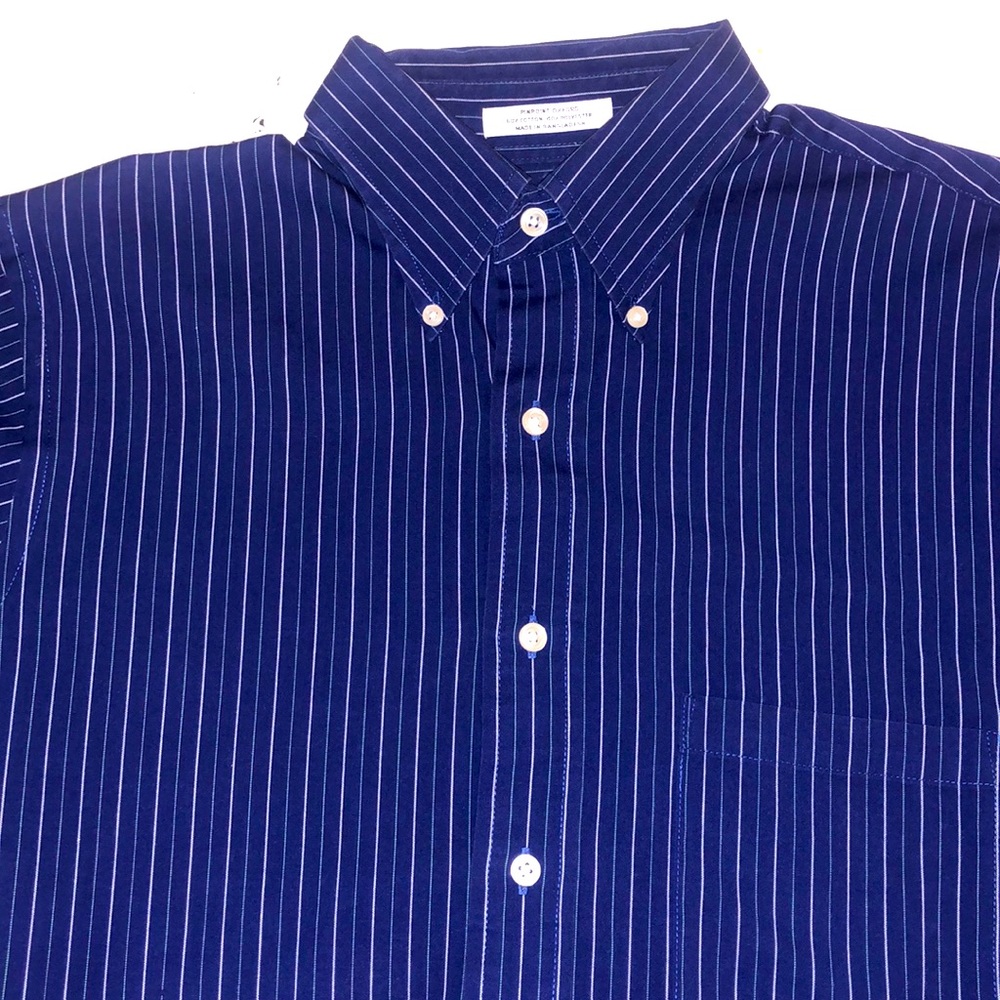 Van Heusen Button Down Size Medium 15-15.5 32/33